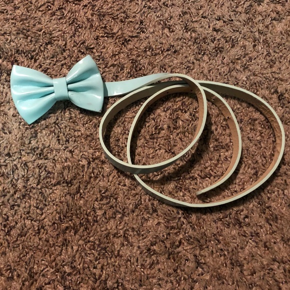 Wet Seal Set of Two Patent Bow Belts - Picture 9 of 11